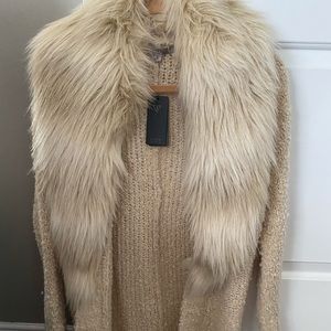 Guess size Xs sweater with detachable faux fur